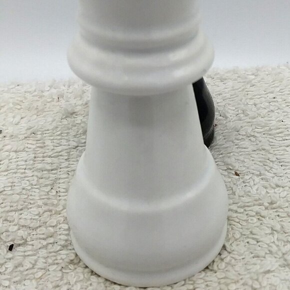 Chess Salt and Pepper Shakers Wh/Bl with Stoppers Queen's Gambit Fans Ceramic - Picture 4 of 9